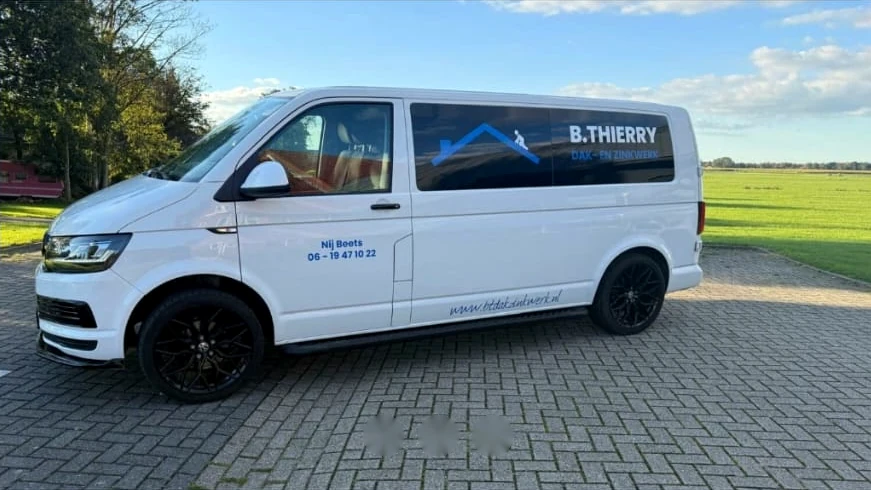 De bedrijfsbus van B.Thierry Dak en Gevelbekleding